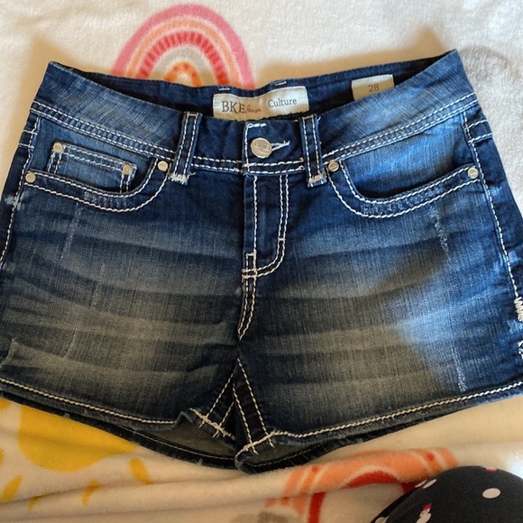 BKE Culture size 28 Jean shorts. Like new - Picture 2 of 10